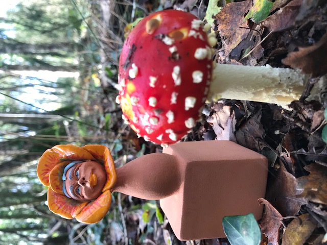 Figurine argile Tête de bébé fleur en céramique, couleur orange