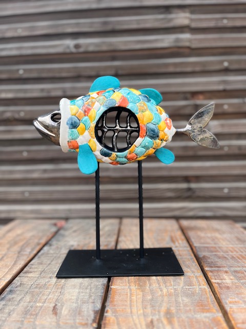 Sculpture céramique de poisson multicolore